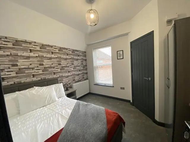 1 Bedroom House Of Multiple Occupation To Rent In Room, Shobnall Street, Burton Upon Trent, Staffordshire, DE14