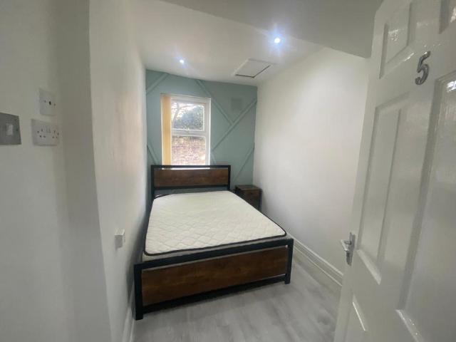 1 bedroom house of multiple occupation to rent