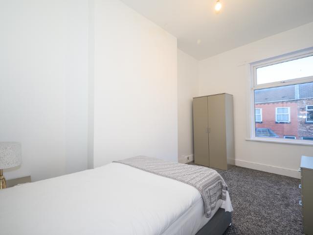 1 bedroom house of multiple occupation to rent