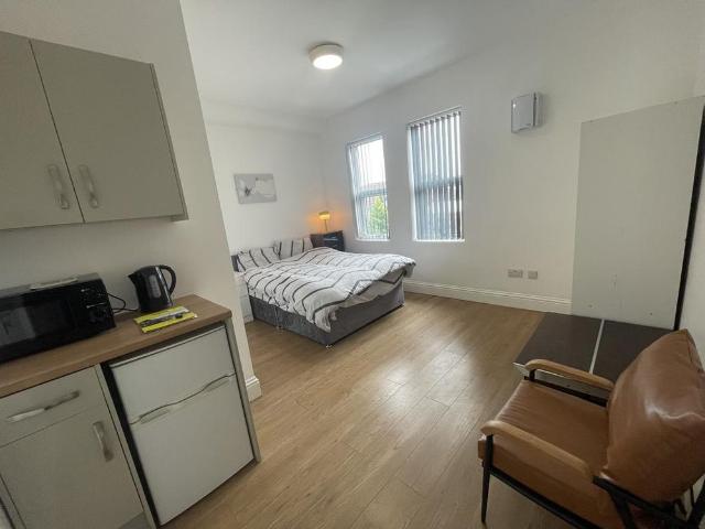 1 bedroom house of multiple occupation to rent