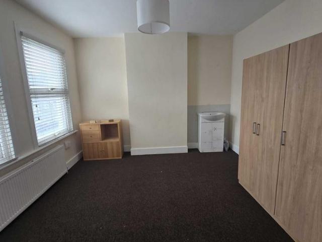 1 bedroom house of multiple occupation to rent