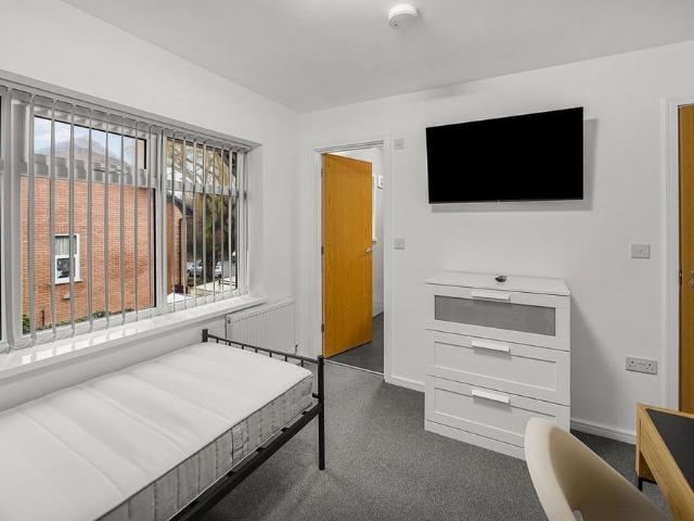 1 bedroom house of multiple occupation to rent