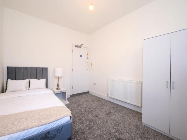 1 bedroom house of multiple occupation to rent