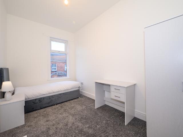 1 bedroom house of multiple occupation to rent