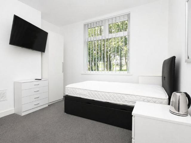 1 bedroom house of multiple occupation to rent