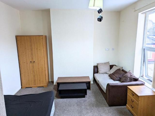 1 bedroom house of multiple occupation to rent