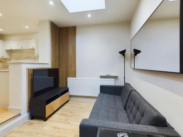 1 bedroom house of multiple occupation to rent