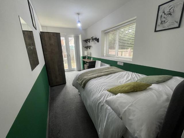 1 bedroom house of multiple occupation to rent