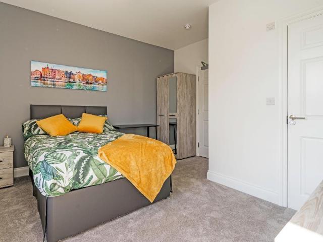 1 bedroom house of multiple occupation to rent
