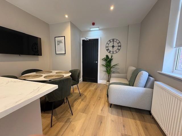 1 bedroom house of multiple occupation to rent