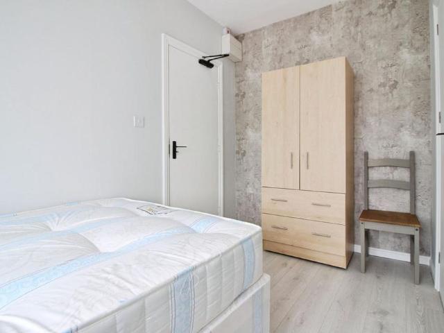 1 bedroom house of multiple occupation to rent