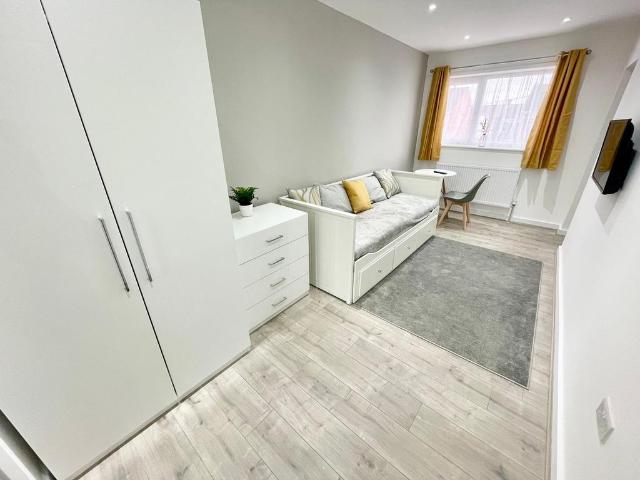 1 bedroom house of multiple occupation to rent