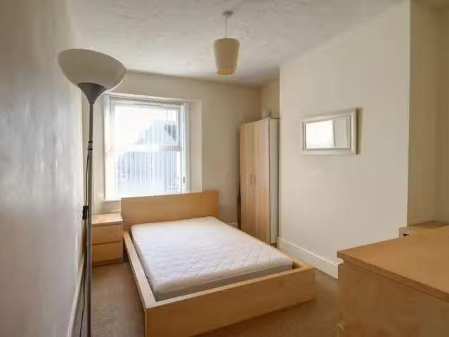 1 bedroom house of multiple occupation for rent in North Stree.