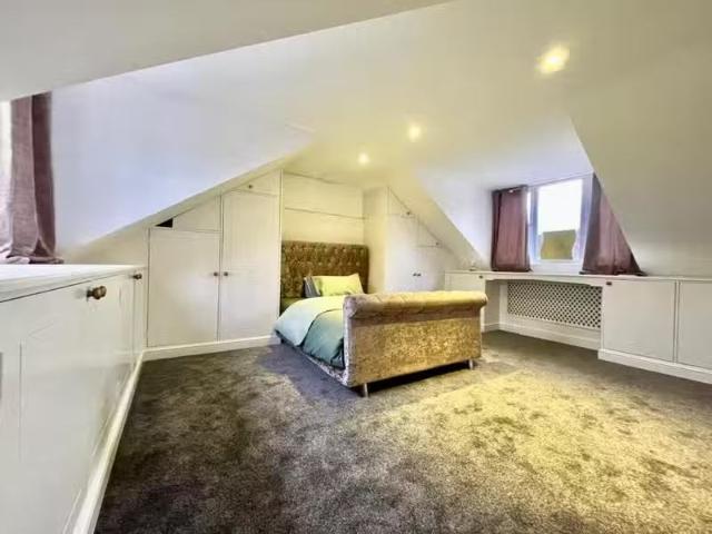 1 bedroom house of multiple occupation for rent in Outwood Lan.