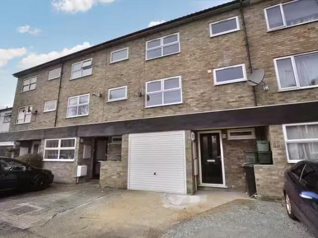 1 bedroom house of multiple occupation for rent in Parklands D.