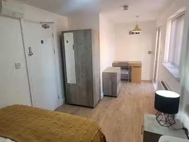 1 bedroom house of multiple occupation for rent in Portland St.