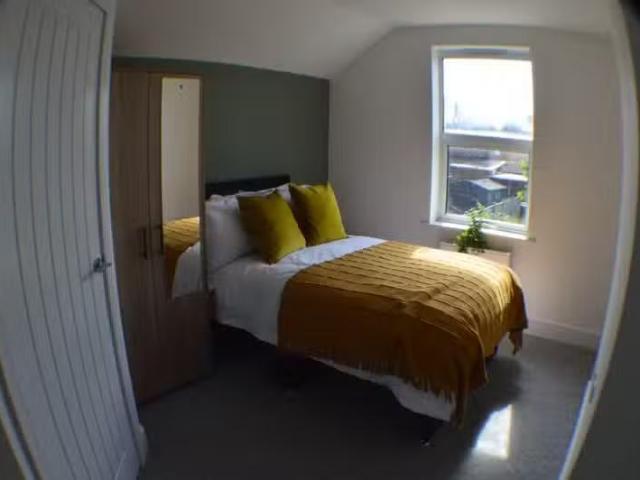 1 bedroom house of multiple occupation for rent in St. Thomas.