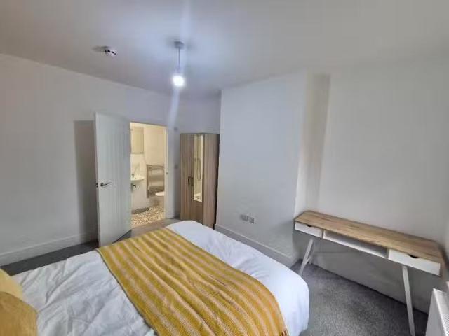 1 bedroom house of multiple occupation for rent in St. Thomas.