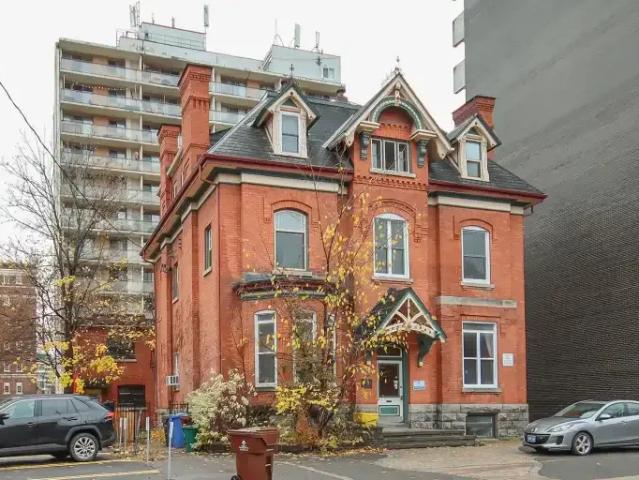 1 Bedroom House Ottawa ON 102952058