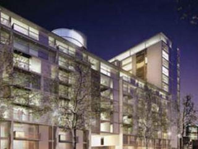 1 Bedroom House London England LS96324361