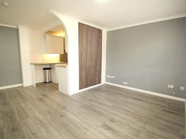 1 Bedroom House Mid Terrace To Let
