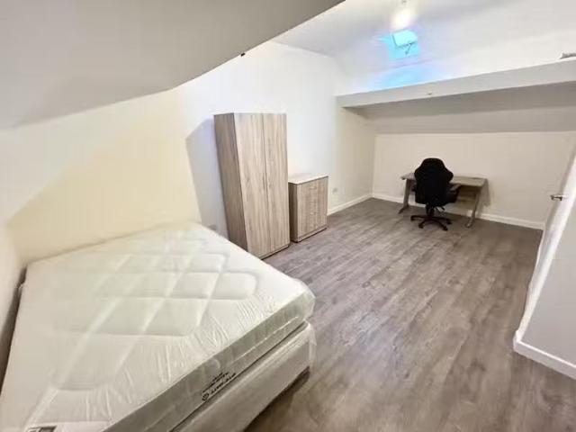 1 bedroom house share for rent in 35B Taff Street, Pontypridd.