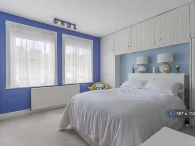 1 bedroom house share for rent in Croydon Road, Caterham, CR3