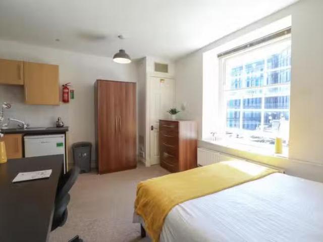 1 bedroom house share for rent in Cumberland Street, Bristol.