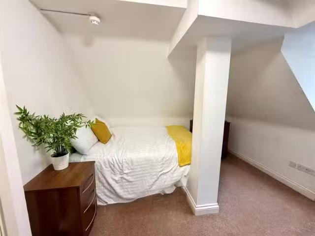 1 bedroom house share for rent in Cumberland Street, Bristol.