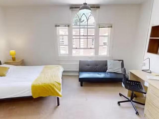 1 bedroom house share for rent in Cumberland Street, Bristol.
