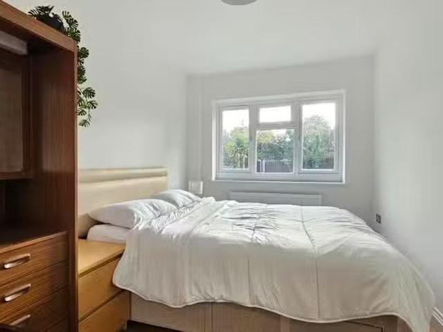 1 bedroom house share for rent in Arran Close, Erith, DA8