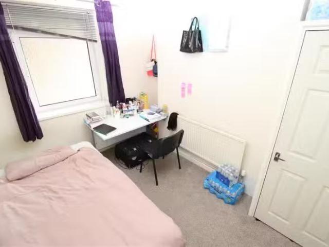 1 bedroom house share for rent in Broadway, Room 4, Pontypridd.