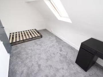 House for rent in Burhill - Garden, Equipped kitchen