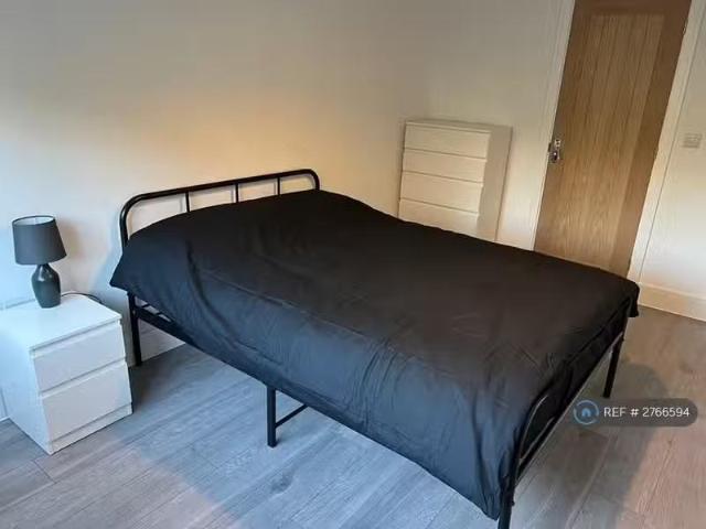1 bedroom house share for rent in Burn Side, Hoddesdon, EN11