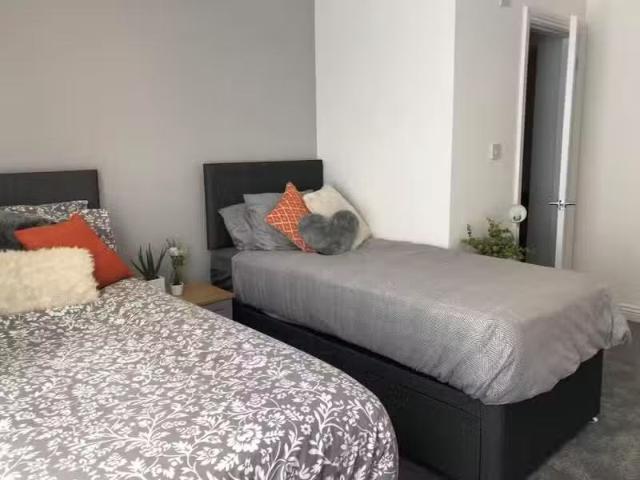 1 bedroom house share for rent in Burnley Road, Briercliffe, B.
