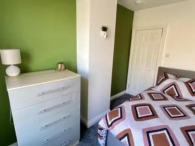 1 bedroom house share for rent in Burnley Road, Colne, BB8