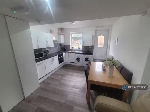 1 bedroom house share for rent in George Eliot Street, Nuneato.