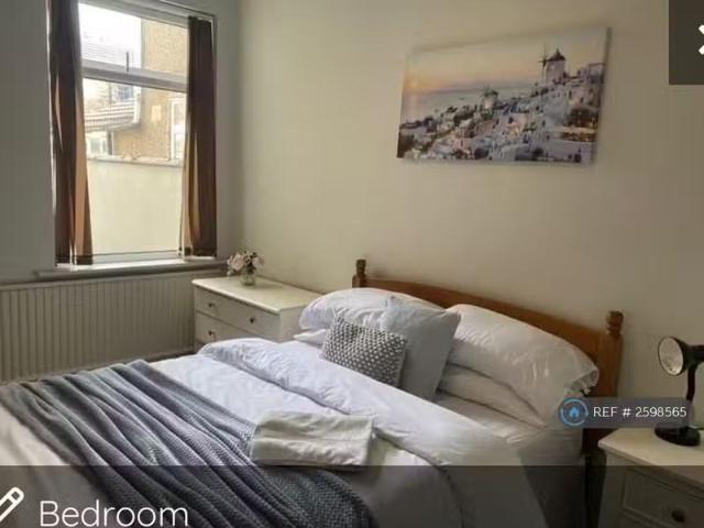 1 bedroom house share for rent in Farebrother Street, Grimsby.