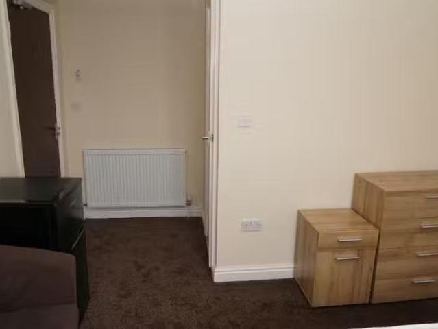 1 bedroom house share for rent in Oakfield Road, Balsall Heath.