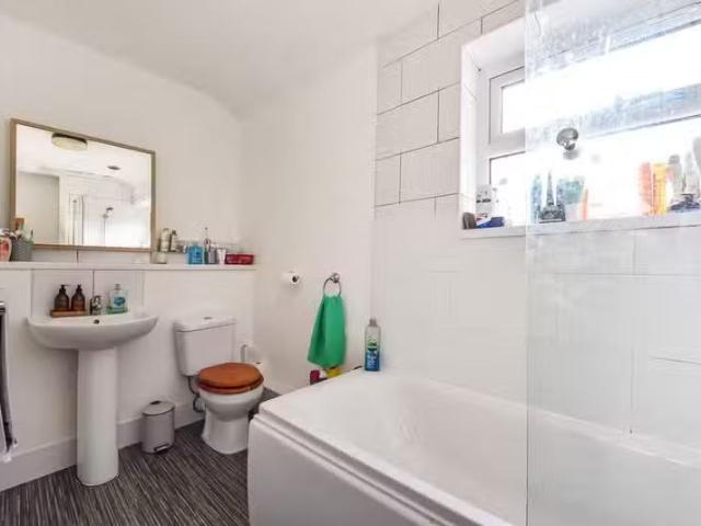 1 bedroom house share for rent in Laura Street, Treforest, Pon.