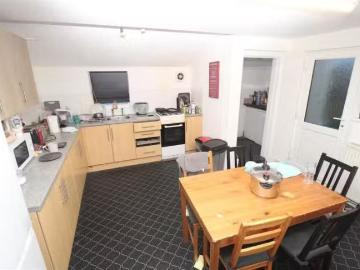 1 bedroom house share for rent in Llantwit Road, Treforest, CF37
