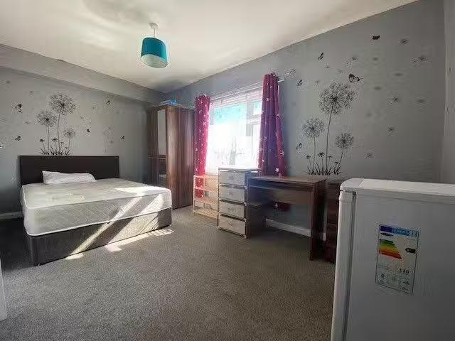 1 bedroom house share for rent in Room 4, Carr House Road, DN4