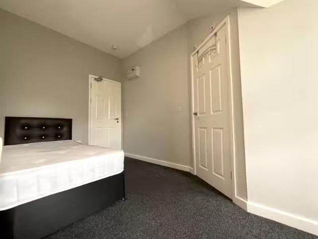 1 bedroom house share for rent in Room 16, Auckland Road, Donc.