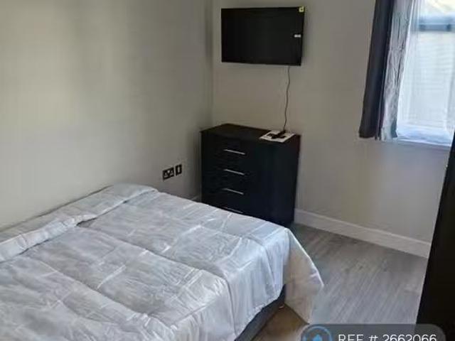 1 bedroom house share for rent in Radnor Park Road, Folkestone.