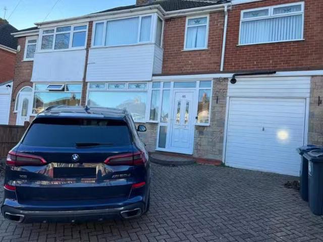 1 bedroom house share for rent in Ryde Park, Rednal, B45