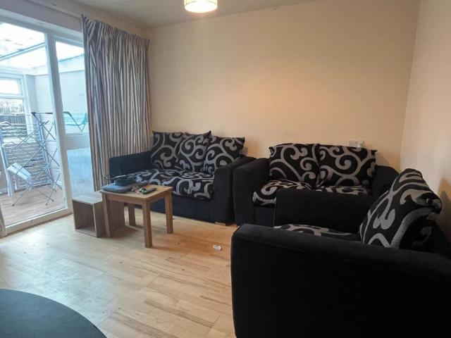 1 bedroom House share To Let
