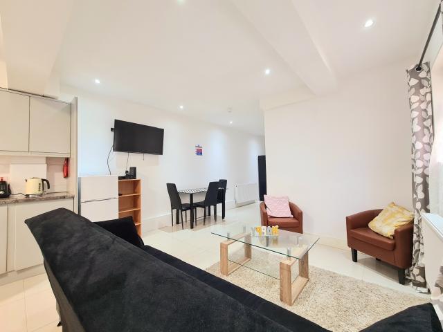 1 bedroom house share to rent