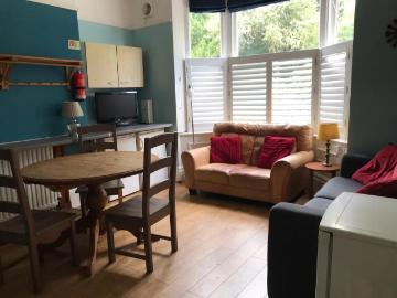 1 bedroom house share to rent