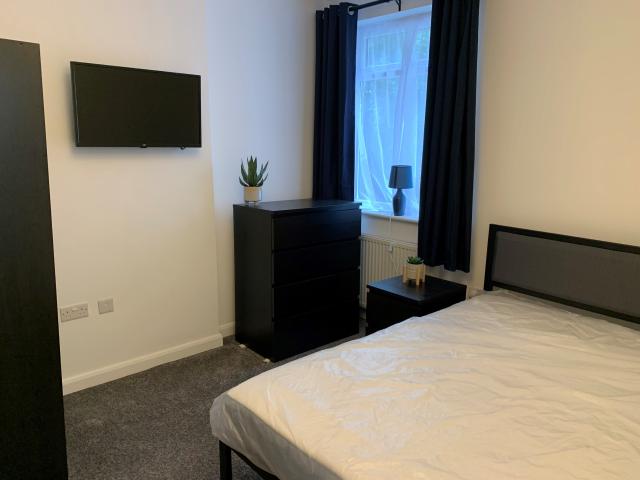 1 bedroom house share to rent