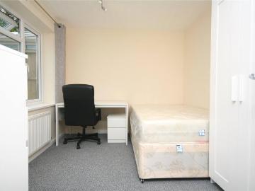 Hesters Way Road GL51 Cheltenham, GL51, Gloucestershire county, Southdowns